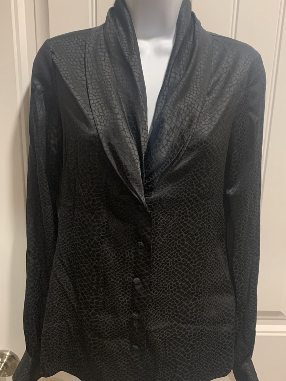 Rachel Zoe Black Textured Shawl Collar Button Blazer 91% silk 9% Spandex